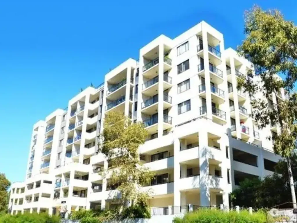SPACIOUS, STYLIST AND MAGNIFICENT 2 BEDROOM APARTMENT FOR LEASE.