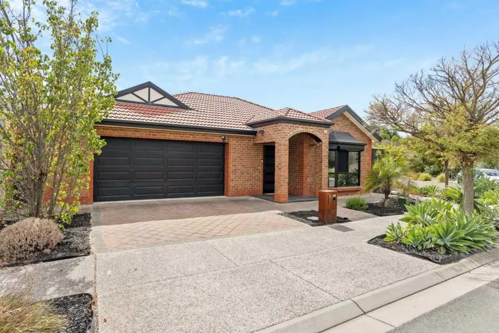 19 Weatherstone Crescent, Mawson Lakes, SA 5095