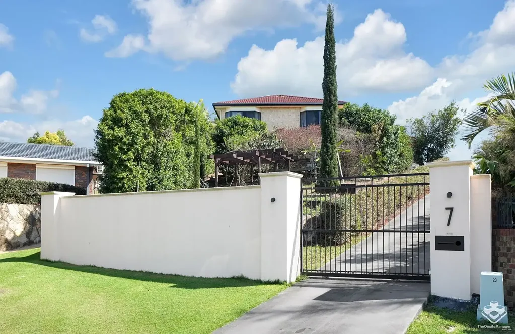 Spacious, Quiet, Views and Pool