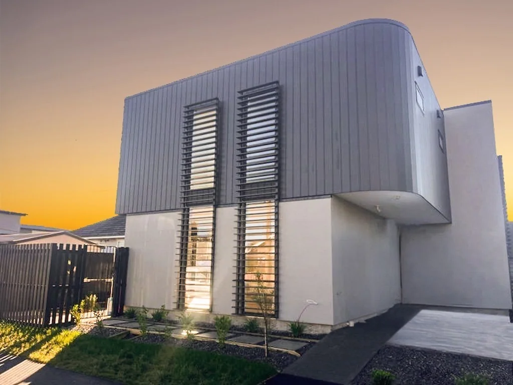 Convenient, Luxury, High-End Townhouse