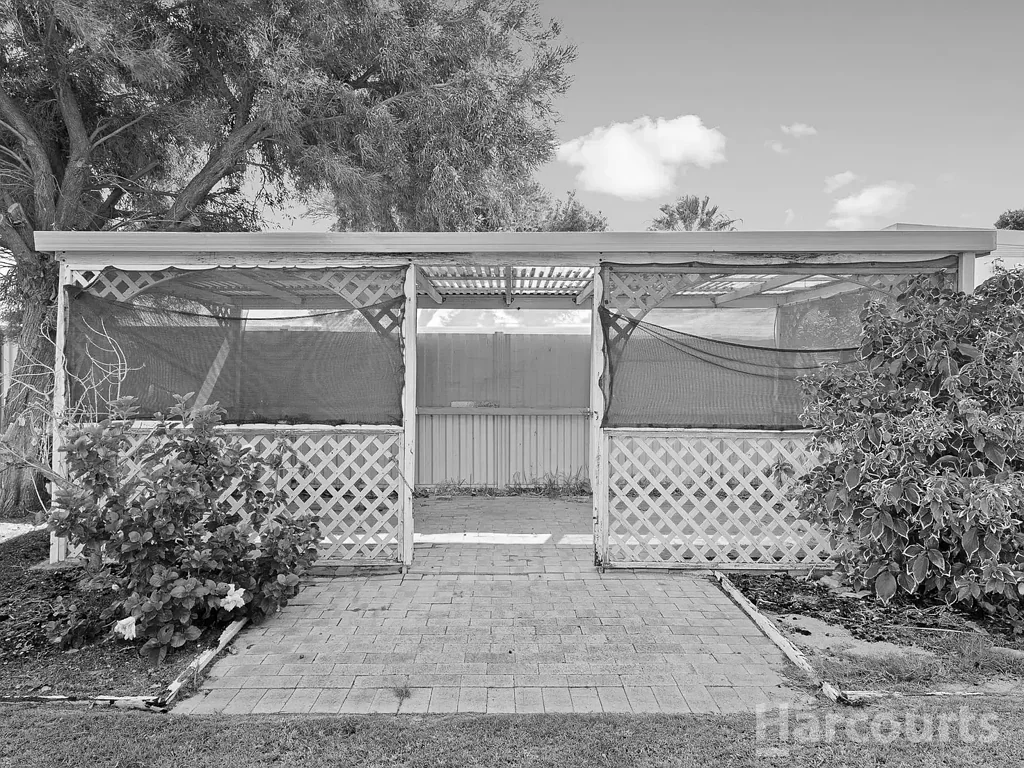 196 Mclarty Road, Halls Head, WA 6210
