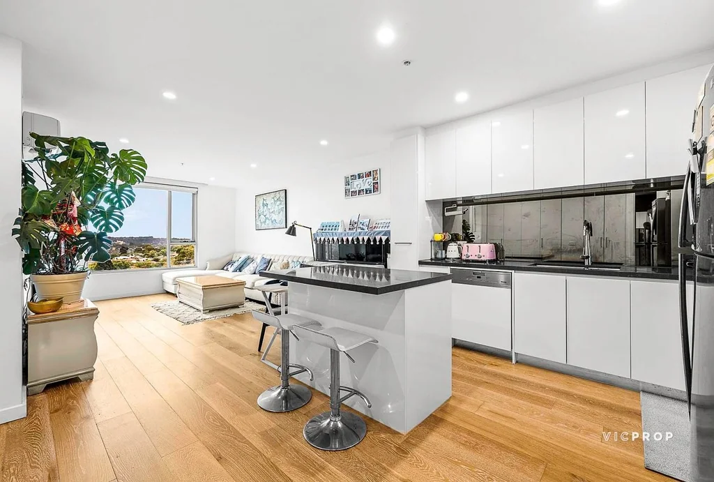Spacious Apartment with Study in Prime Doncaster Location