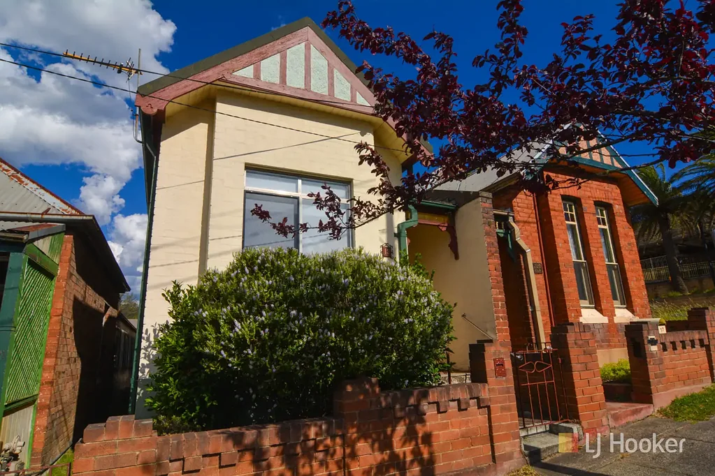 Lithgow 2房  Renovated Character Semi Close to Town