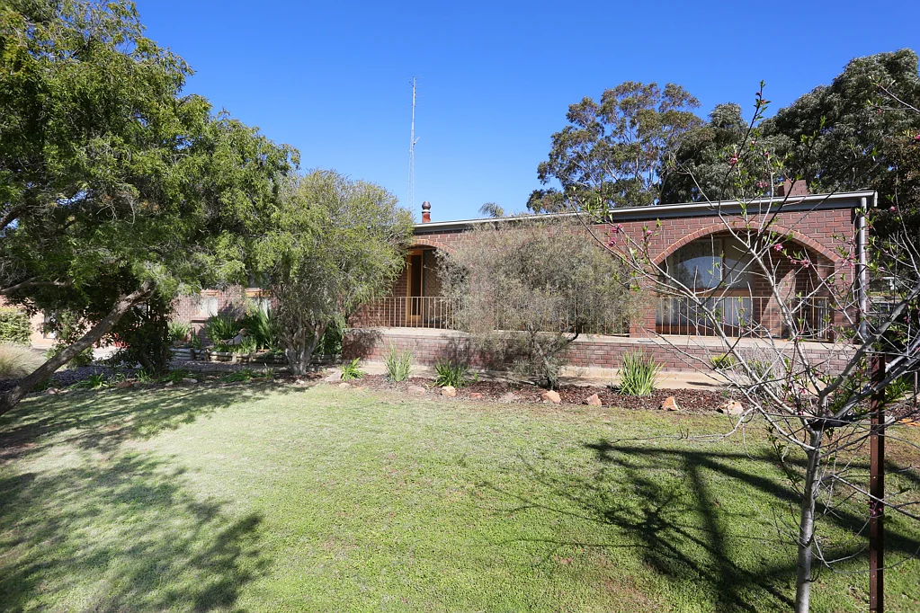 70 Blyth Road, Clare, SA 5453