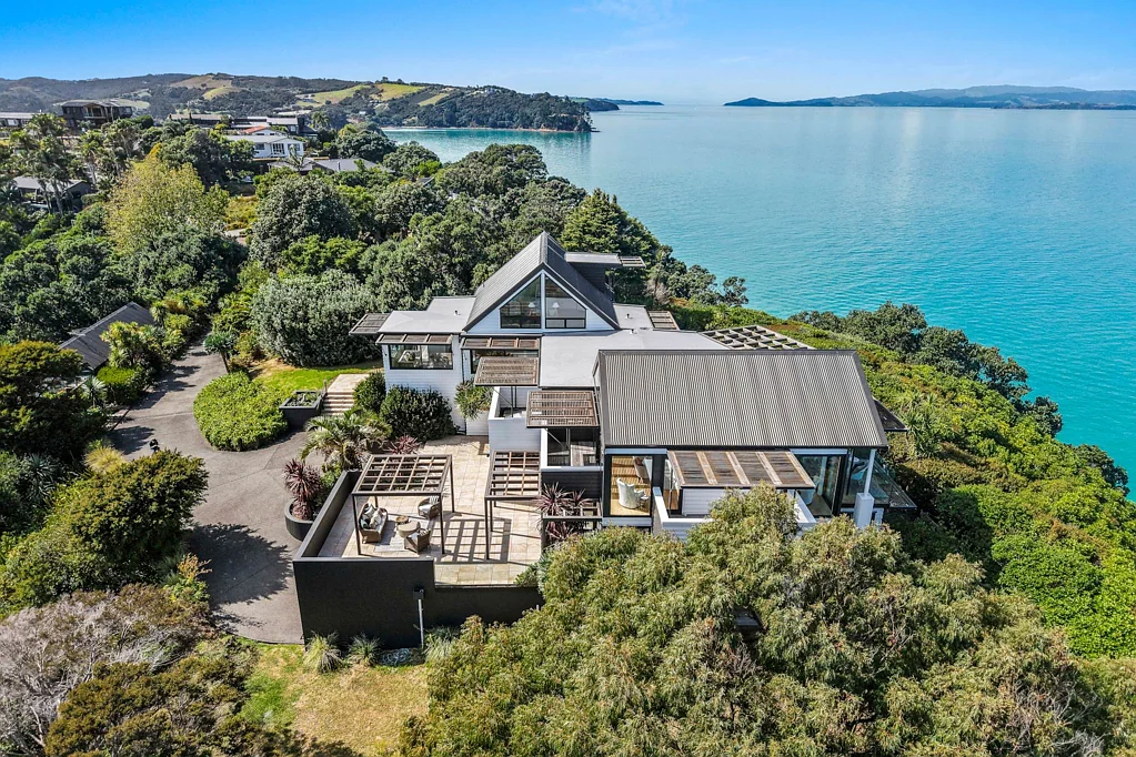 Waiheke Island 4ห้องนอน Headland Waterfront with Panoramic Gulf Views