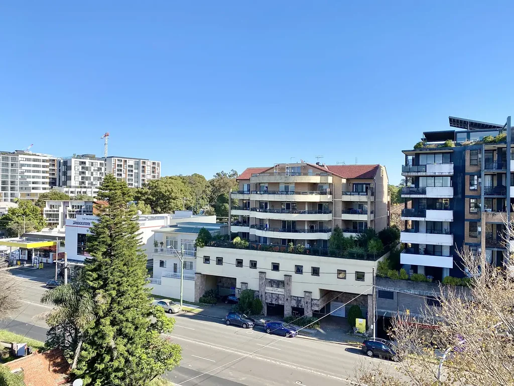 Fully Furnished, Extremely Spacious & Convenient!