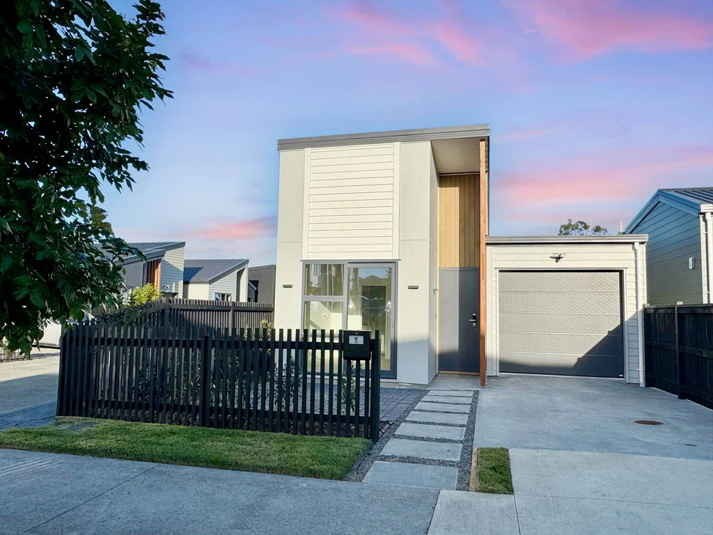 Milldale 3房  Huge Backyard & Reserve Outlook