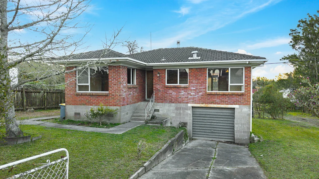 Whenuapai 2房  DIY Gold On Deceased Estate