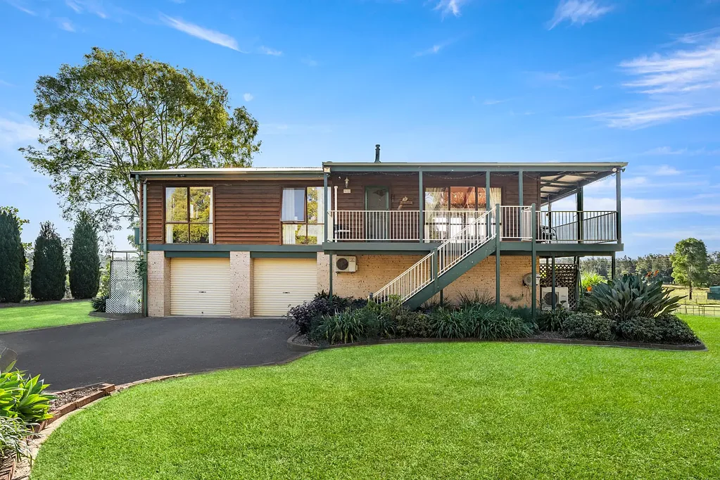 South Windsor 4Moenga Stunning Rural Estate where Country Charm meets Modern Convenience