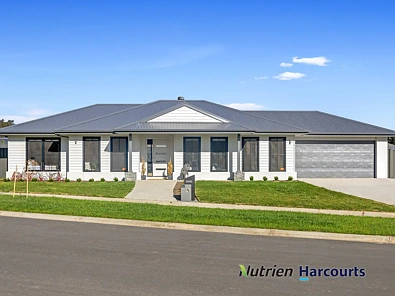 Yea 3房  Newly built home with waterfront views