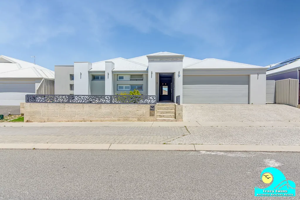 Yanchep 4房  FAMILY COMFORT IN EVERY CORNER! 576M2 BLOCK, 4 BED, 3 BATH, THEATRE, STUDY, ACTIVITY, SWIMMING POOL, OUTDOOR KITCHEN, POWERED SHED