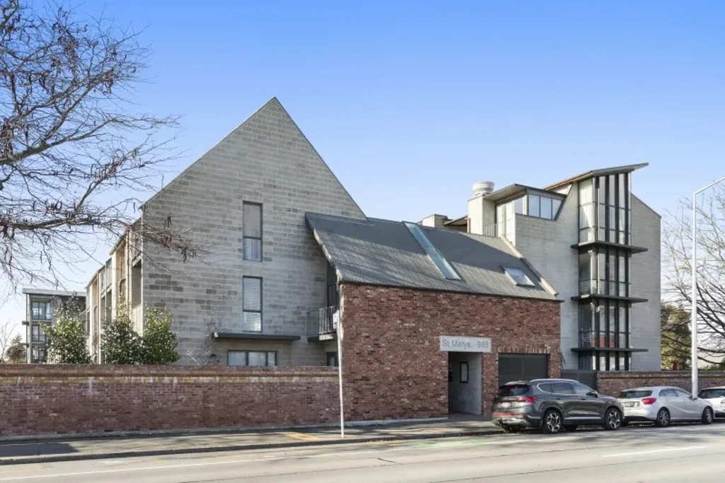 Architecturally Designed Central City Apartment