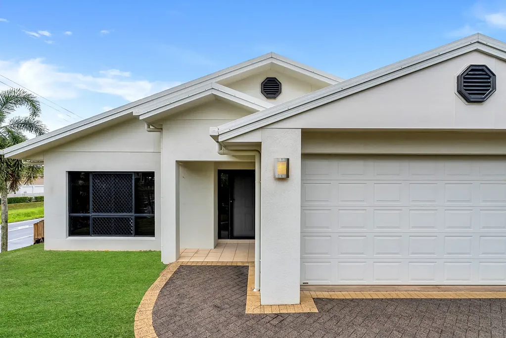 Mooroobool 4ਬੈੱਡਰੂਮ Big Block, Plenty of Space and Great Location!