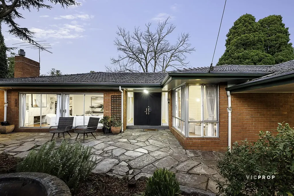 Ivanhoe East 4 Slaapkamer Private Family Elegance in a Prestigious Ivanhoe East Setting