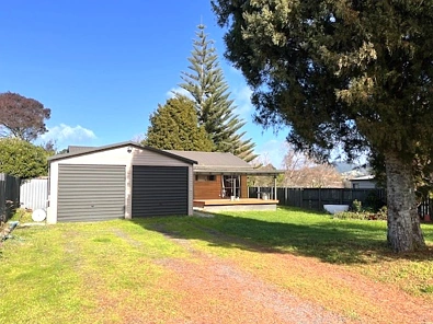 Spacious Family Living with Sleepout - Quiet Location