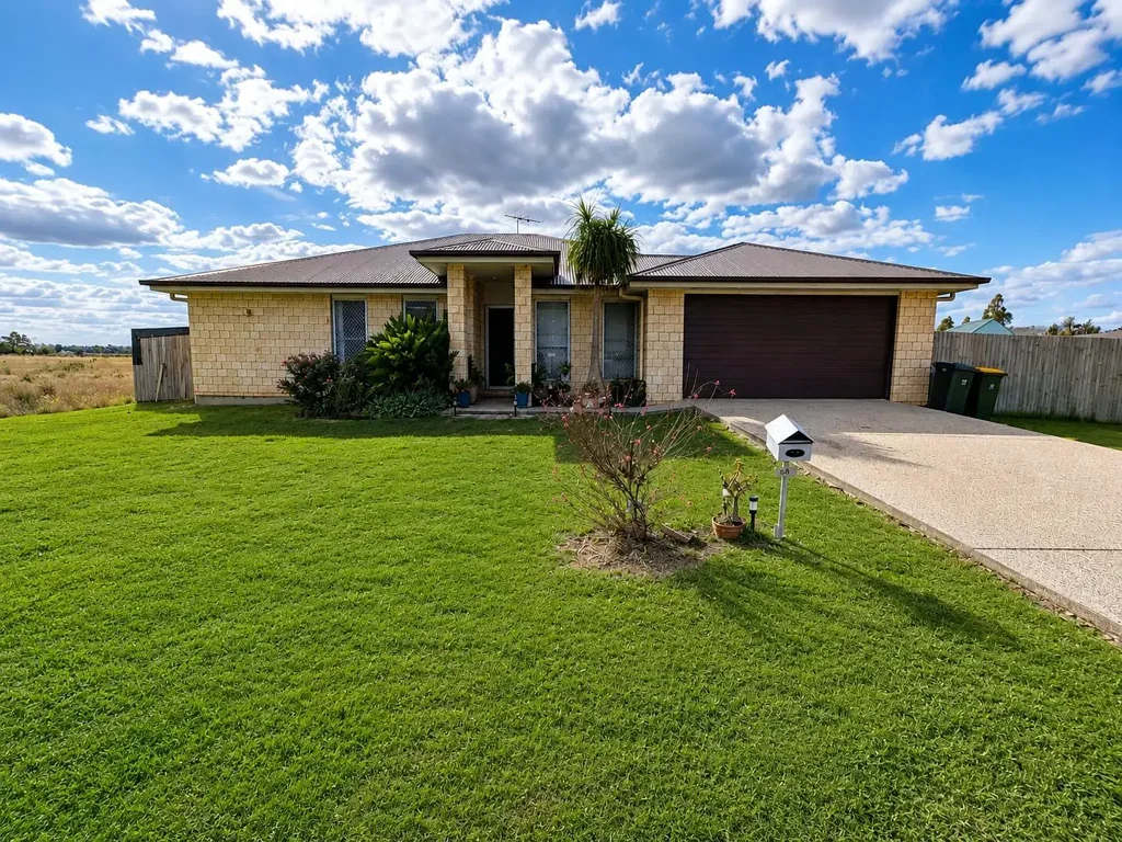 Dalby 4બેડરૂમ Spacious Family Home on a Large 898sqm Corner Block – Investment Opportunity