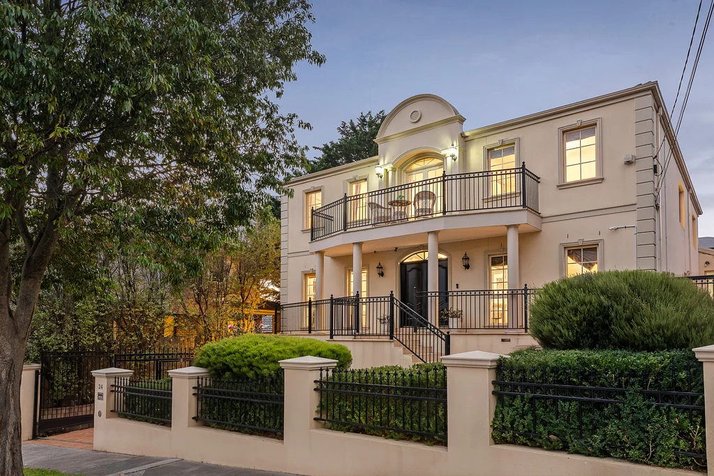 Burwood 8 Slaapkamer The Ultimate Family Entertainer in Burwood