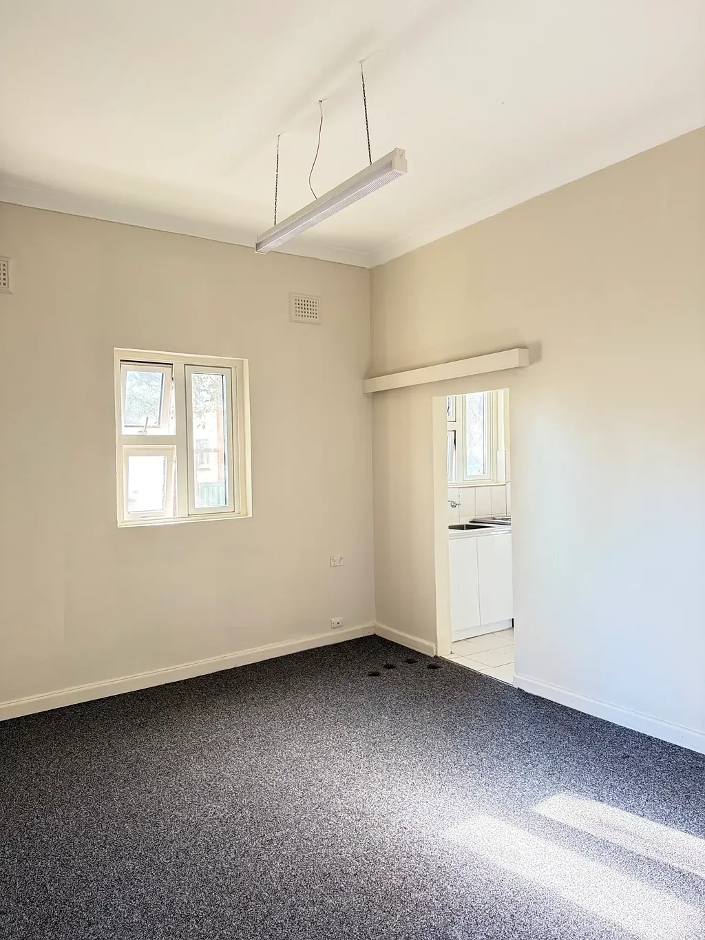 One Bedroom Apartment in Enmore!