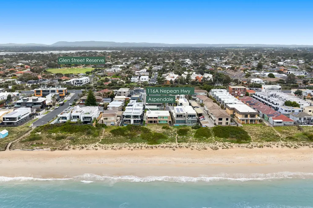 Aspendale 5कमरा Luxury Potential with 565sqm of Waterfront Land