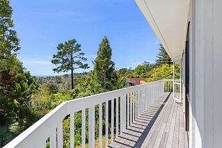 1/553 East Coast Road, Browns Bay, North Shore City