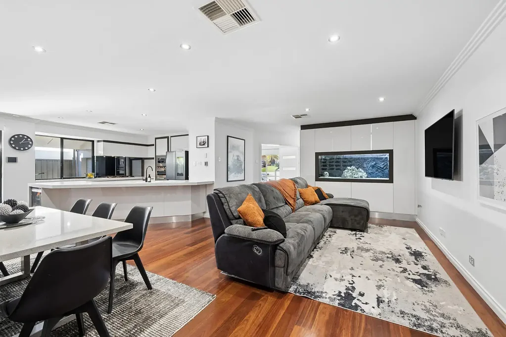 Lake Coogee 4 Slaapkamer Complete Family package with Pool and Workshop