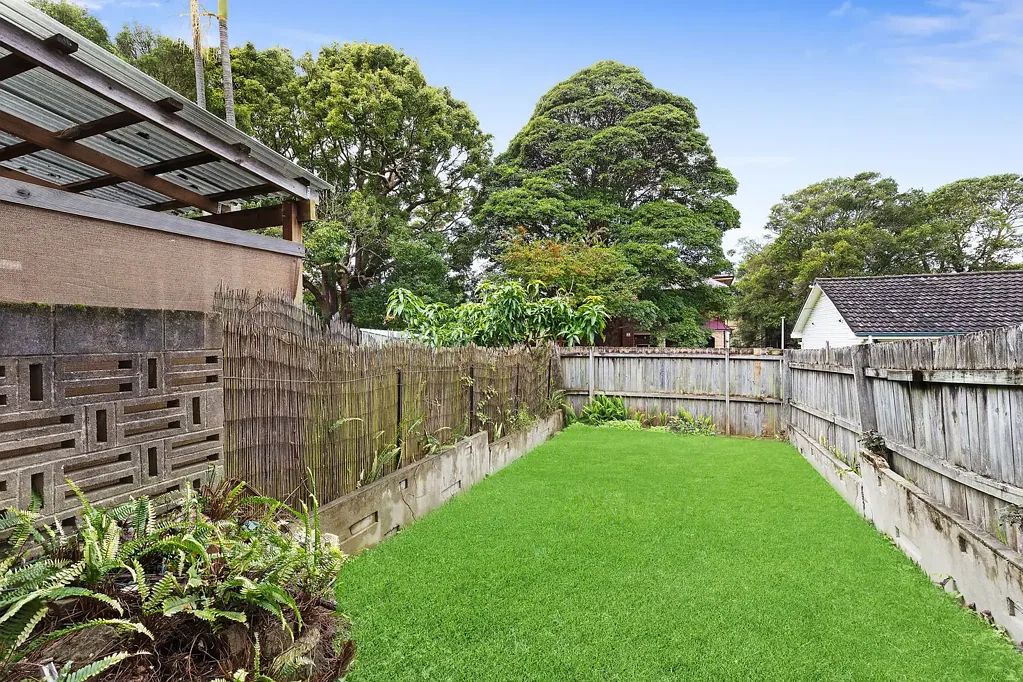 Hornsby 2Phòng ngủ Rare Renovation Opportunity Hornsby