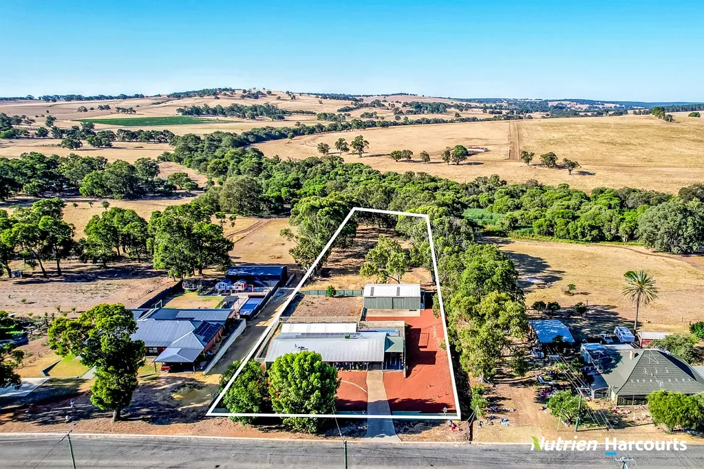 8 Lefroy Street, Gingin, WA 6503