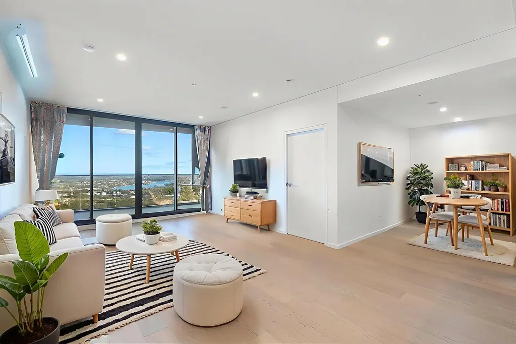 St Leonards 2ਬੈੱਡਰੂਮ Luxurious high Level apartment | Keen to sell | Large internal size 104sqm | Multi purpose area potentially be a third room | 60k plus renovation
