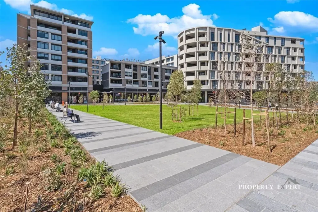 Ready to Move in ! Walk to Metro !