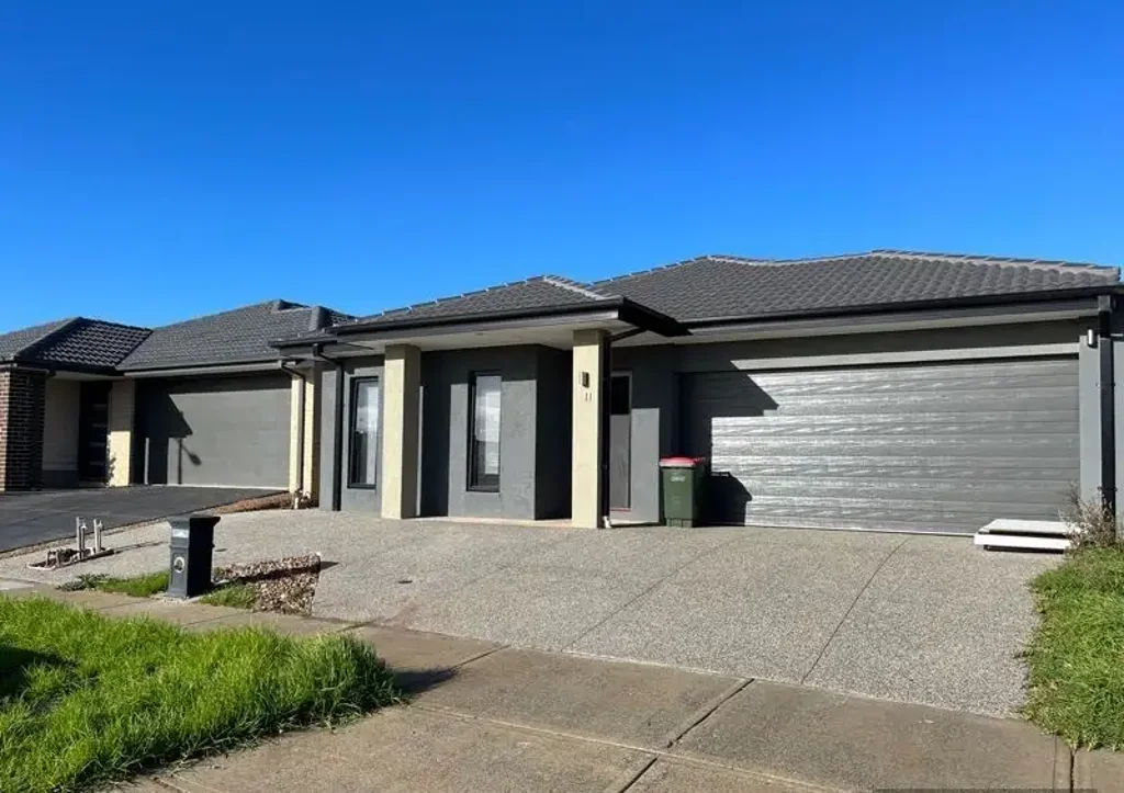 Spacious 5-Bedroom Family Home in the Sought-After Cornerstone Estate, Werribee!