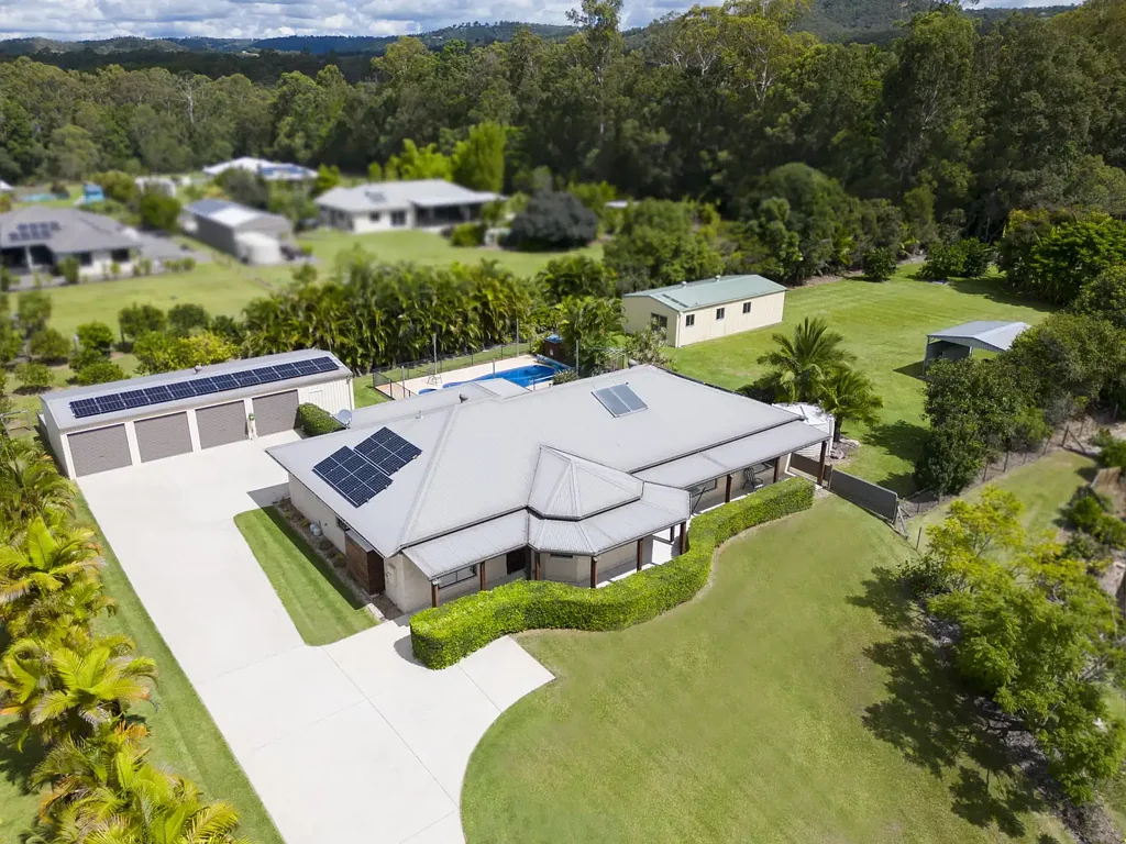 House for Rent – Resort Style Living with Big Sheds & Pool!  Just Minutes to Town & Highway Access