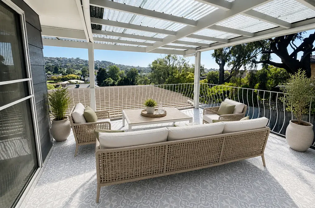 Dual Living with Spectacular Views in the Heart of Highton