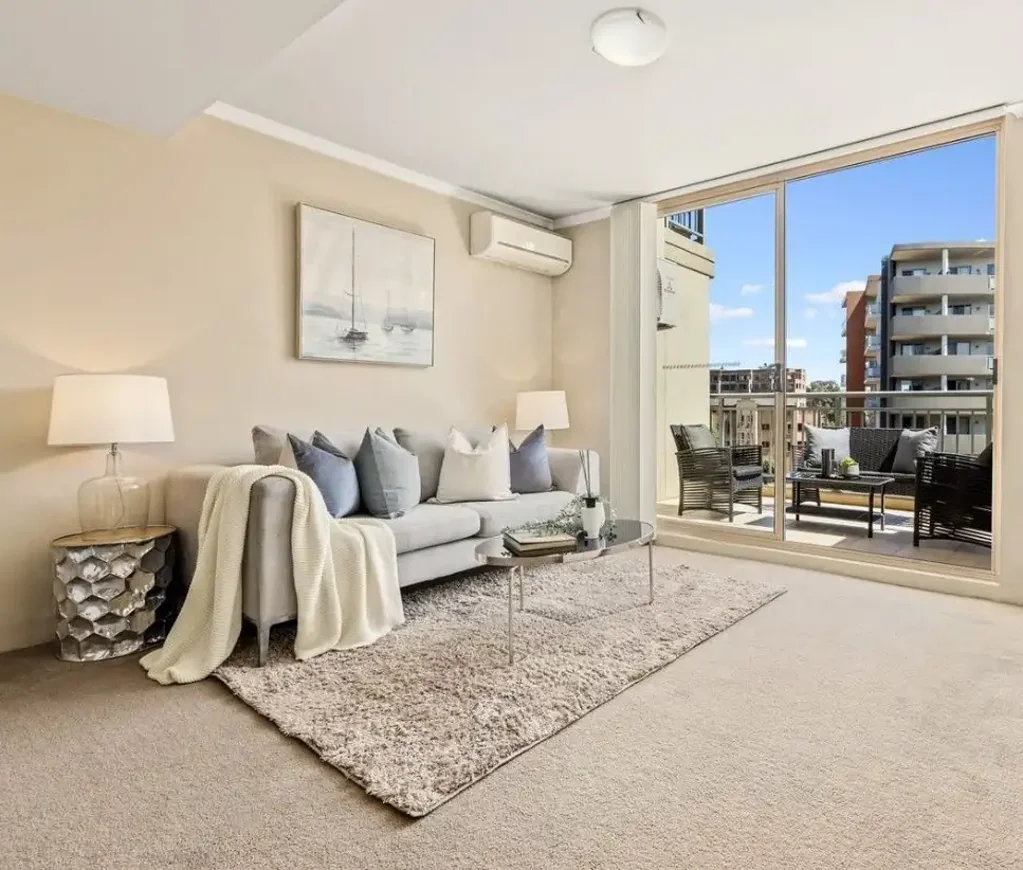 SPACIOUS TWO BEDROOM APARTMENT