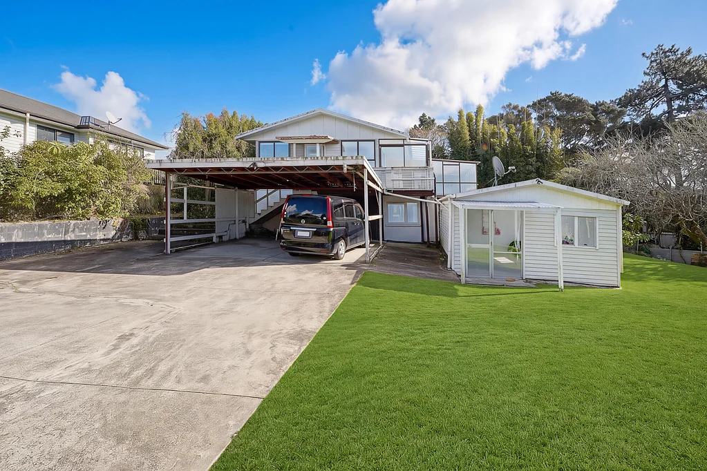 Kelston 6房  Large Family Living on 1,255m² - Cash Cow!