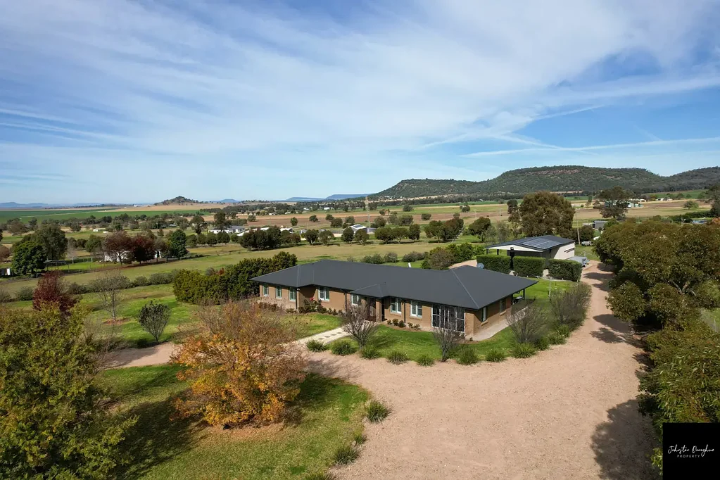Gunnedah 5 Bedroom STUNNING HOME WITH VIEWS OVER THE LIVERPOOL PLAINS!