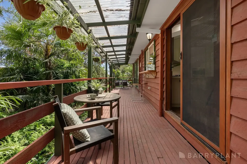 11 Kitchener Parade, Cockatoo, VIC 3781