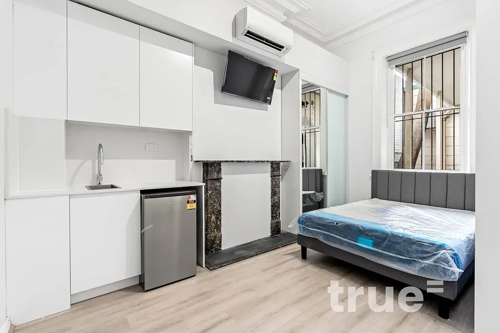 RECENTLY RENOVATED & FURNISHED SELF - CONTAINED ROOM