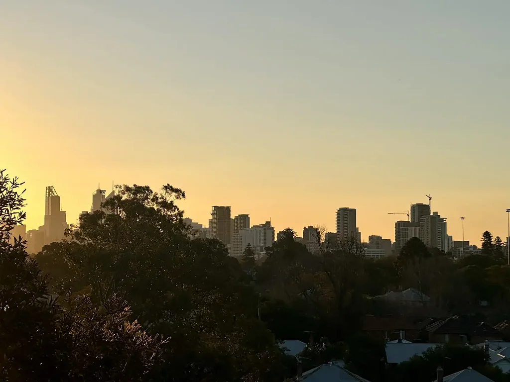 Victoria Park 1房  Renovated Apartment with Tree Top Views