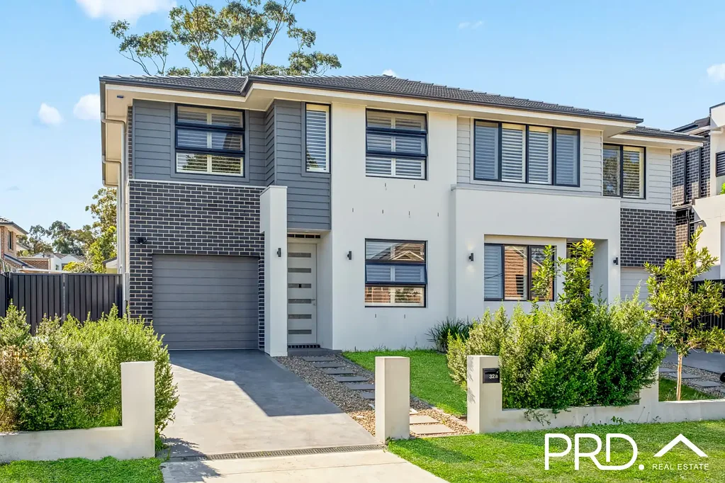 NEAR NEW 4 TO 5 BEDROOM DESIGNER HOME