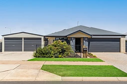 1 Whitefield Street, Glenvale