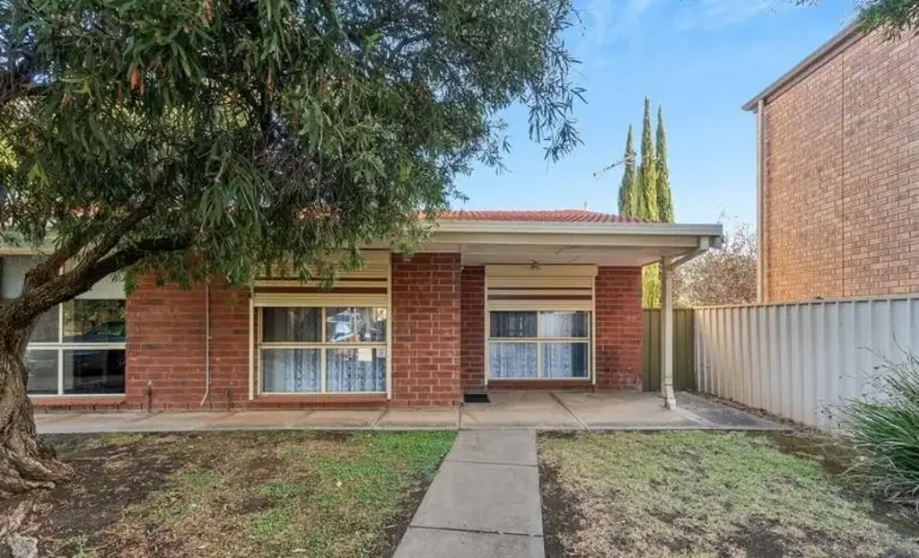 SPACIOUS HOMETTE IN A WONDERFUL LOCATION!