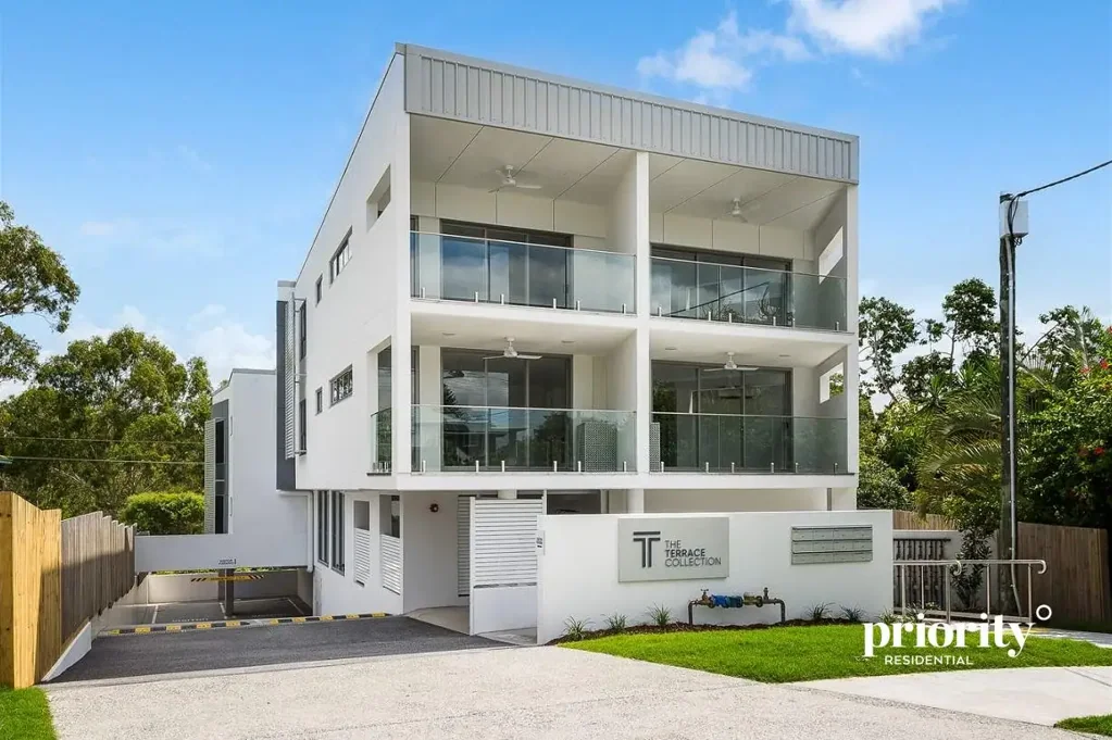 Stylish Ground-Floor apartment with Private Terrace & Park Access