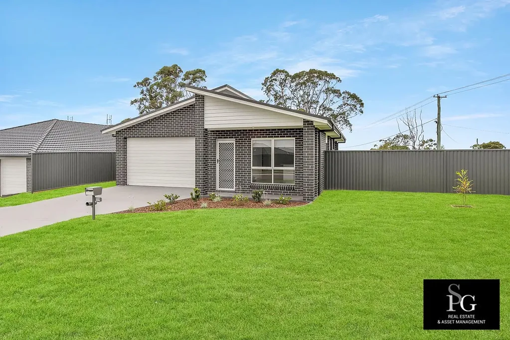 Modern Family 4-Bedroom Home in Farley