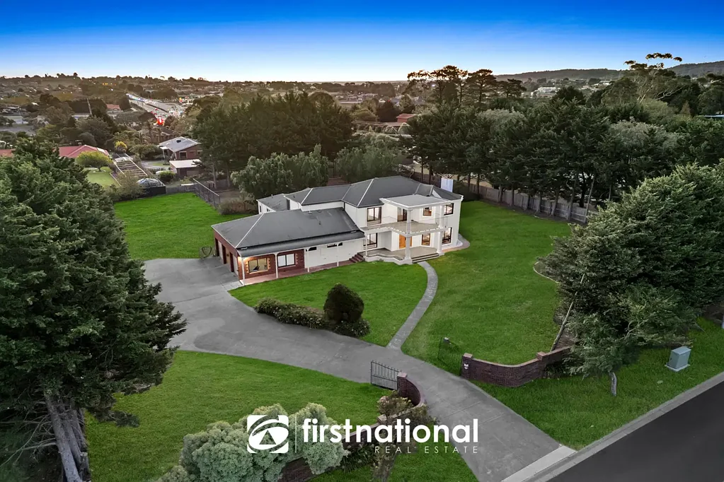 Narre Warren North 5غرفة نوم Architectural Gem Nestled in heart of Narre Warren North