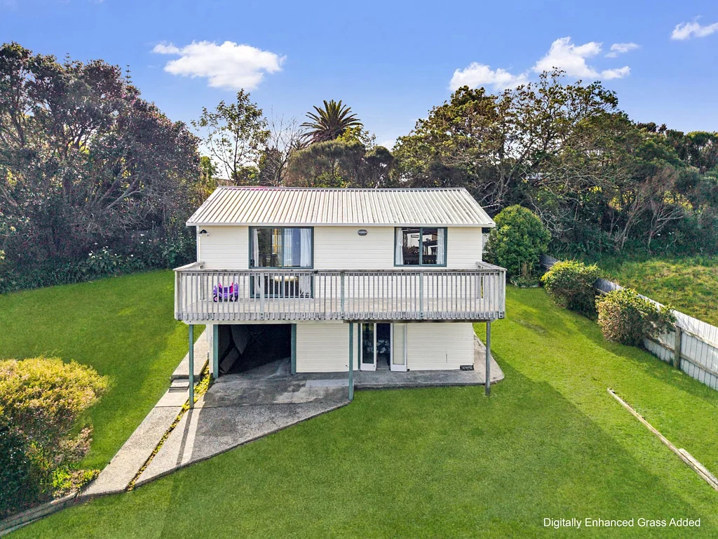 Dargaville 2 Bedroom Elevated Living with Views and Potential