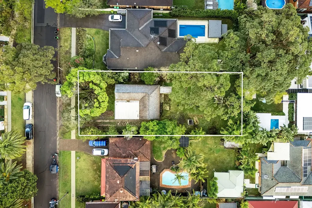 Heathcote 2房 885平超大平地 家园建造良机 靠近步道公园 交通便捷 家园传承之选 Rare Heathcote East block with endless potential