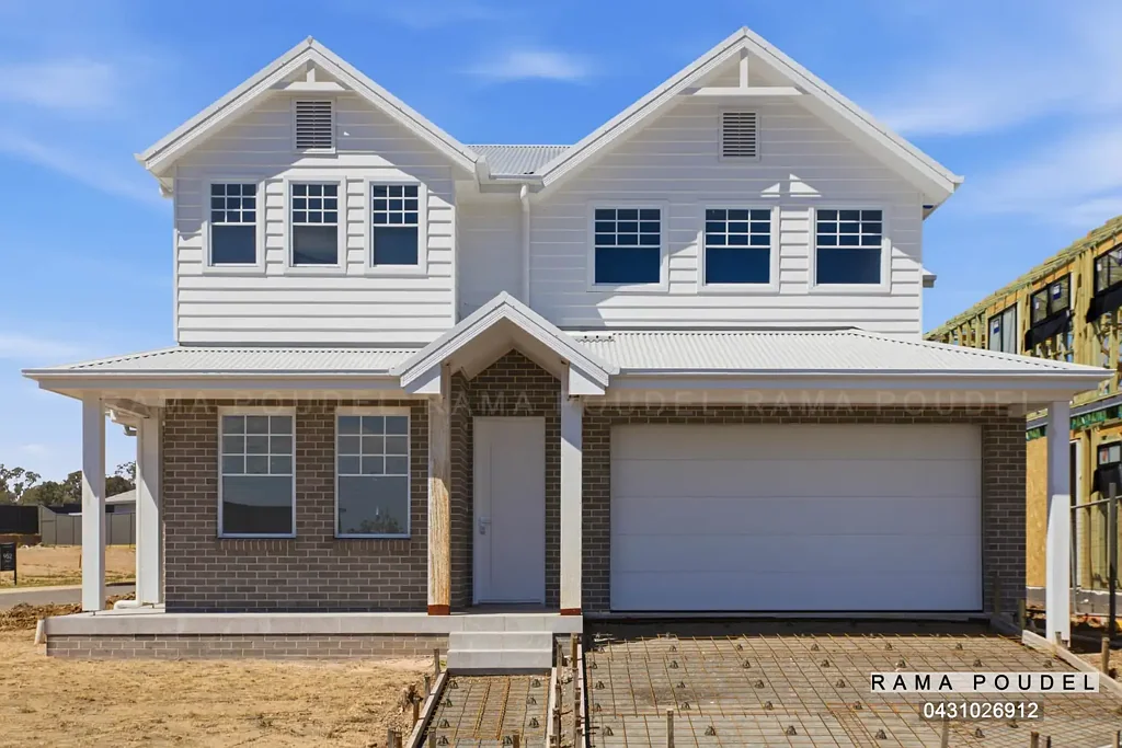 Catherine Field 5Kwarto Contemporary Elegance Meets Spacious Family Living in Catherine Field