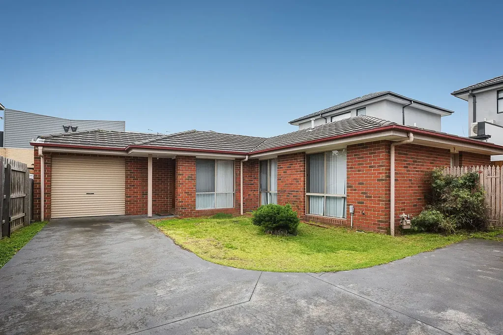 Spacious & Well-Maintained Two-Bedroom Unit in Prime Clayton Location