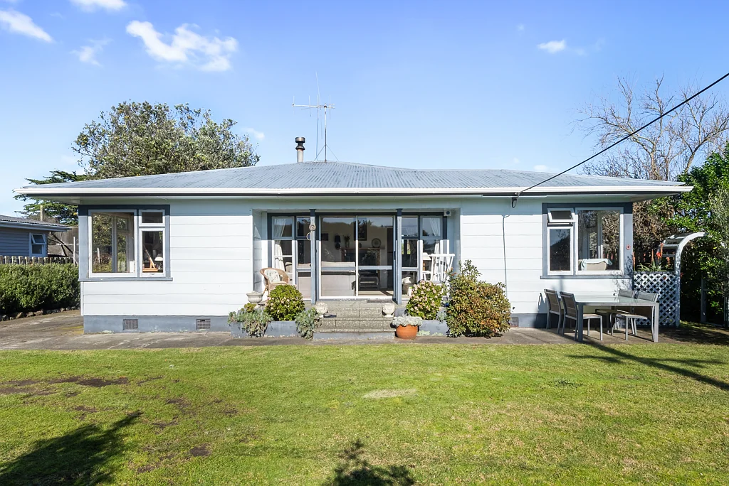 Waitarere Beach 2ਬੈੱਡਰੂਮ Is it a beach holiday home or a first home