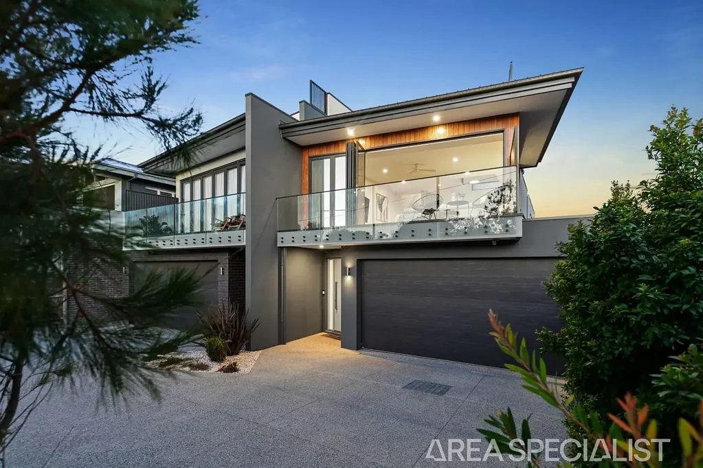 Mornington 3Moenga The Brief: Seaside Sophistication